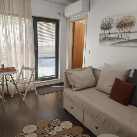 With Free Parking Daire *