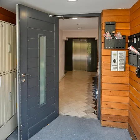 With Free Parking Daire