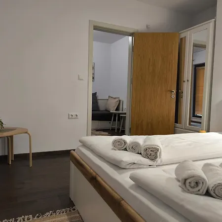 With Free Parking Apartman